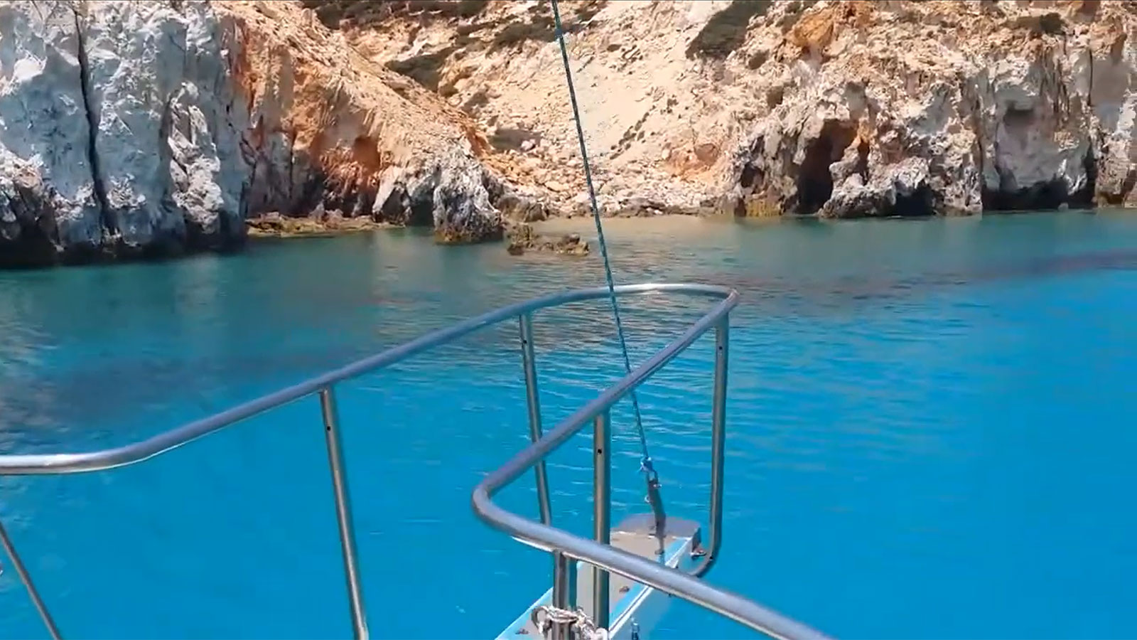 eaux turquoises à Poliegos