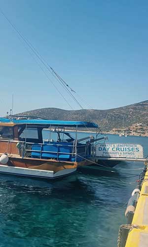 Τιρκουάζ νερά στην Πολύαιγο